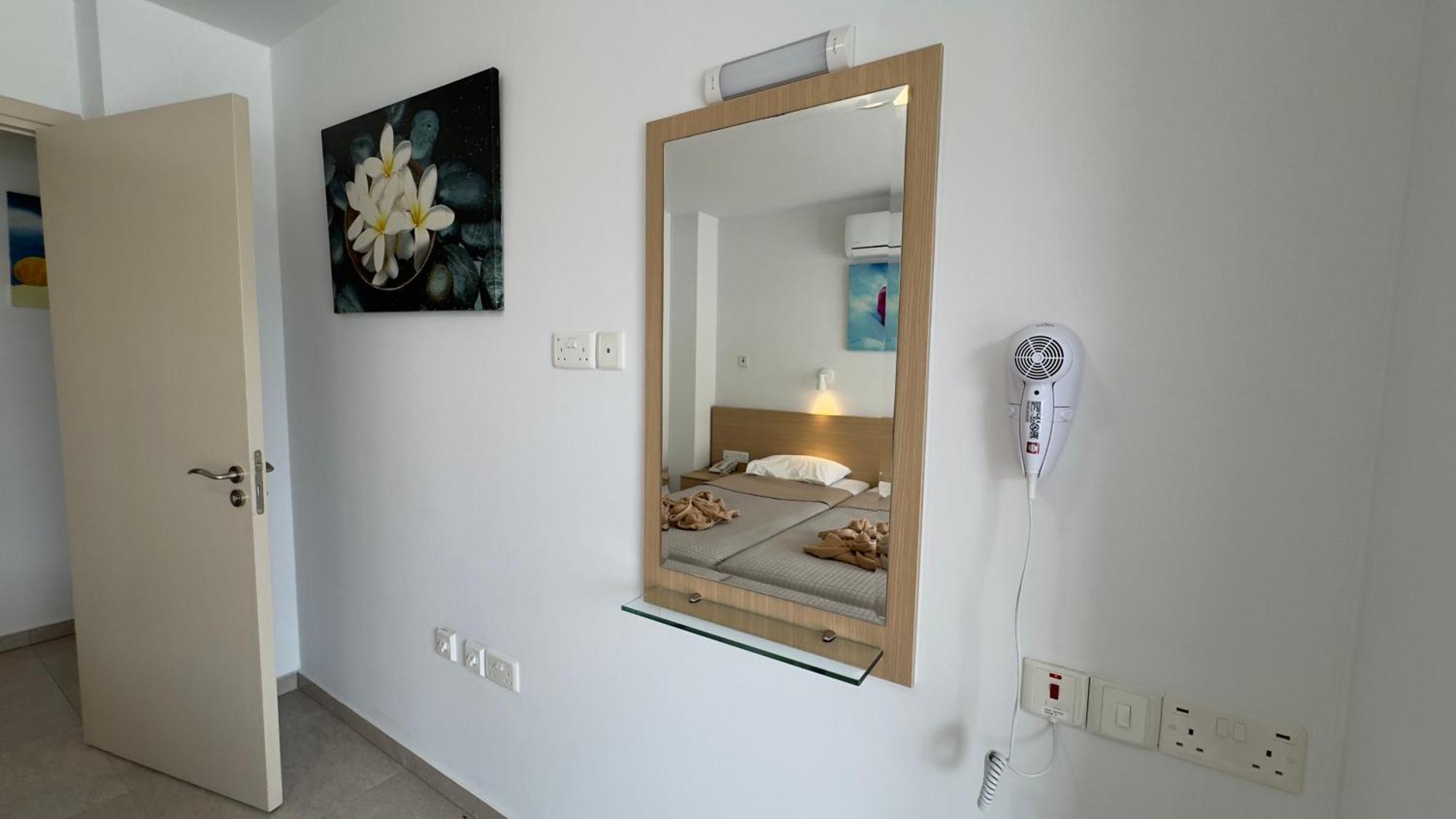 Christabelle Hotel Apartments Agia Napa Buitenkant foto